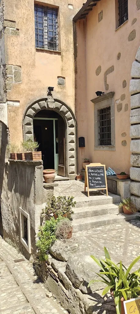 Andrea Ugolini_NeraFera_Orte_review