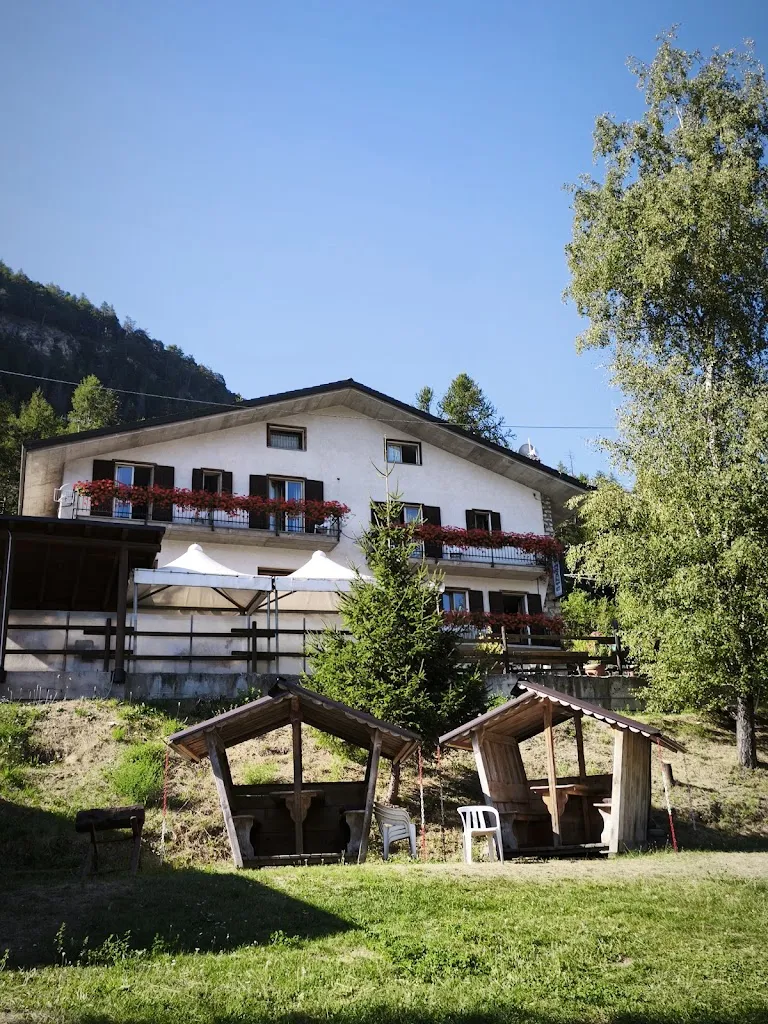 Hotel Ristorante Pizzeria La Pineta_Aymavilles_slider_image_1