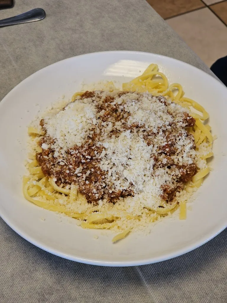 Nguyen Truc_Hotel Restaurant Tevere_Orte Scalo_review