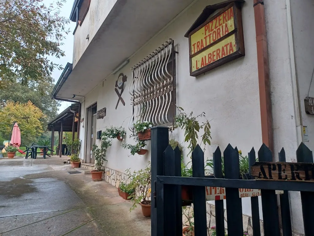 Trattoria Pizzeria L'Alberata_Pastena_slider_image_1