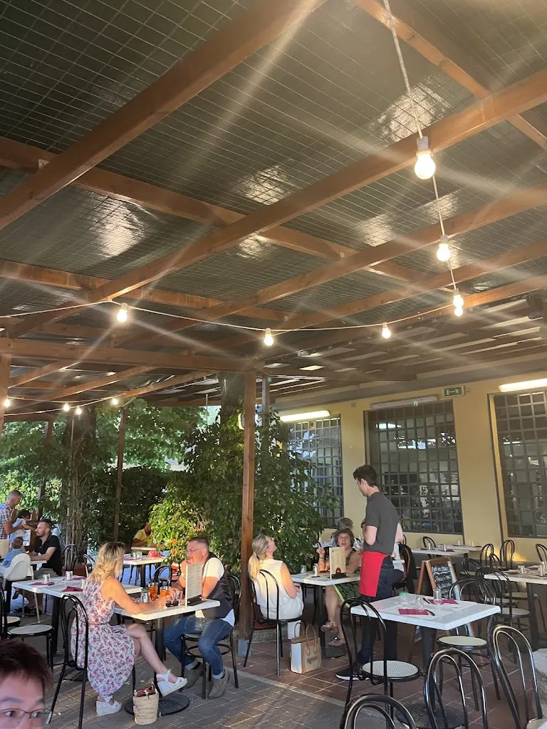 Pizzeria S.s.a. Resistente restaurant in Osteria Nuova