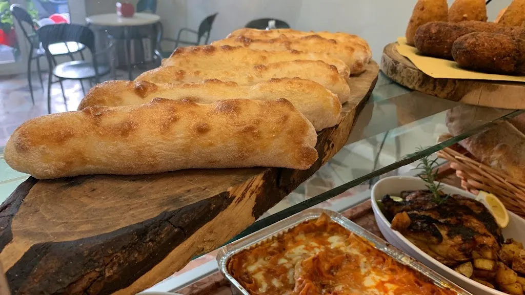 Pizzeria & Rosticceria ILLEGALE_Pescia Romana_slider_image_3