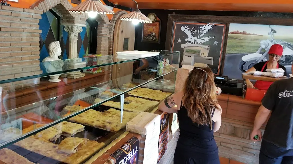 Pizzeria La Bifora restaurant in Pescia Romana