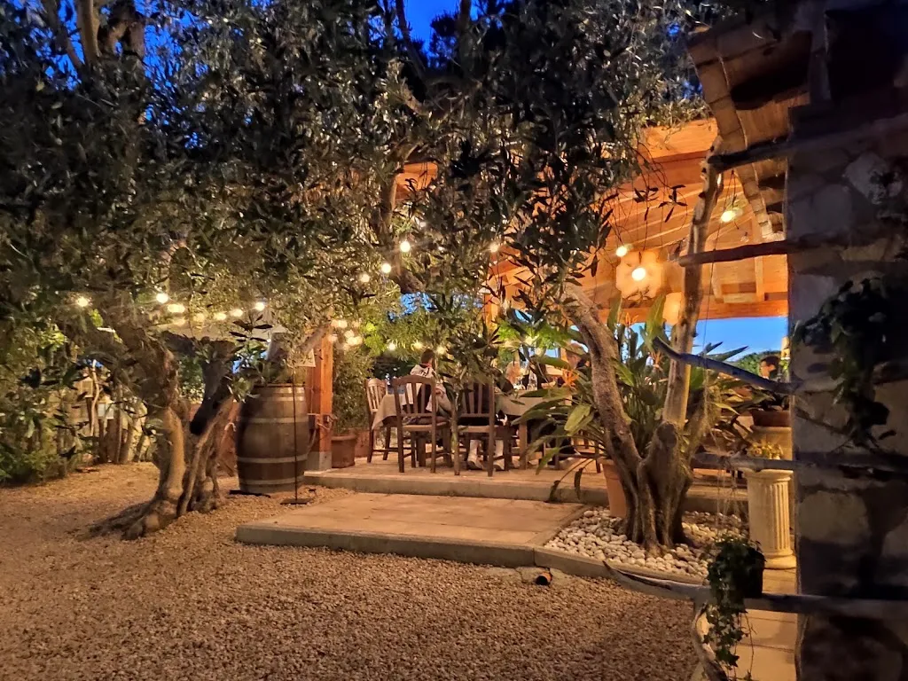 Podere Sant'Elena_Pescia Romana_slider_image_1