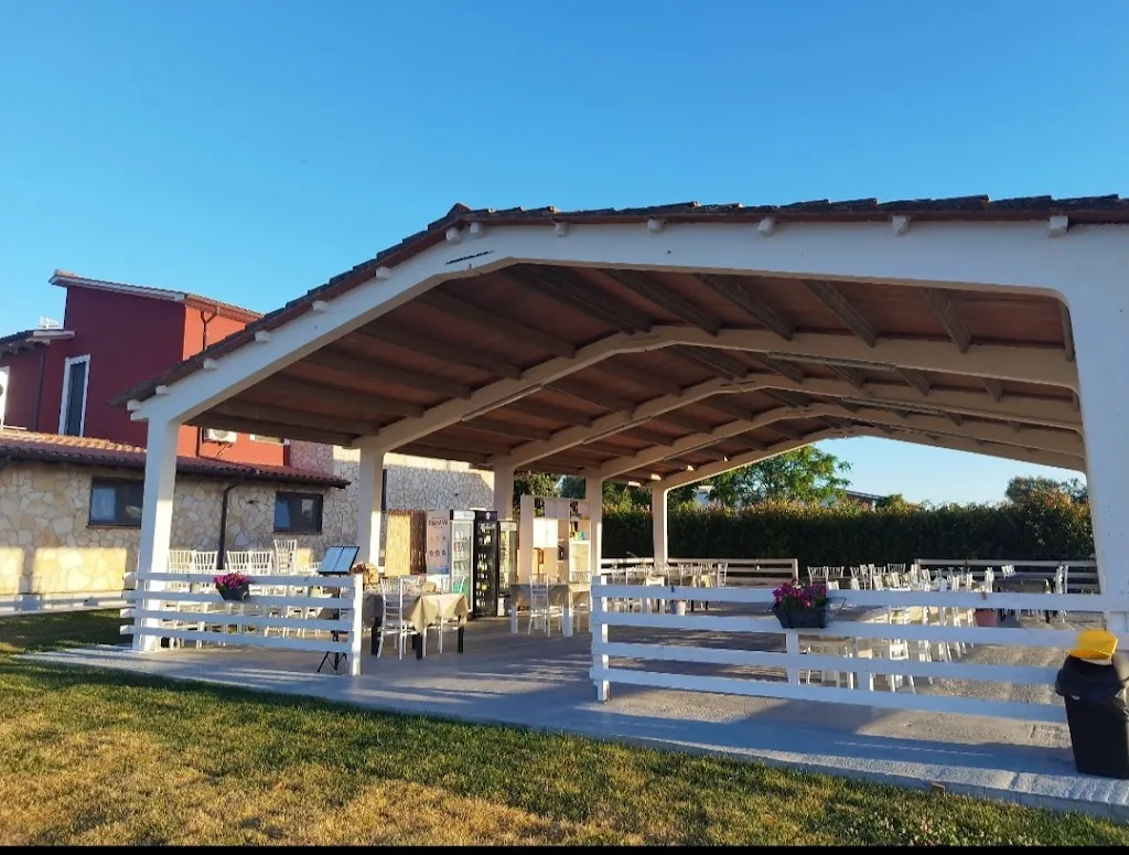 Home Restaurant Casale 49_Pescia Romana_slider_image_3