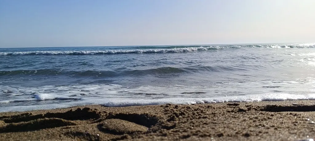 Nat Furgeva_MOAI Beach_Passoscuro_recensione