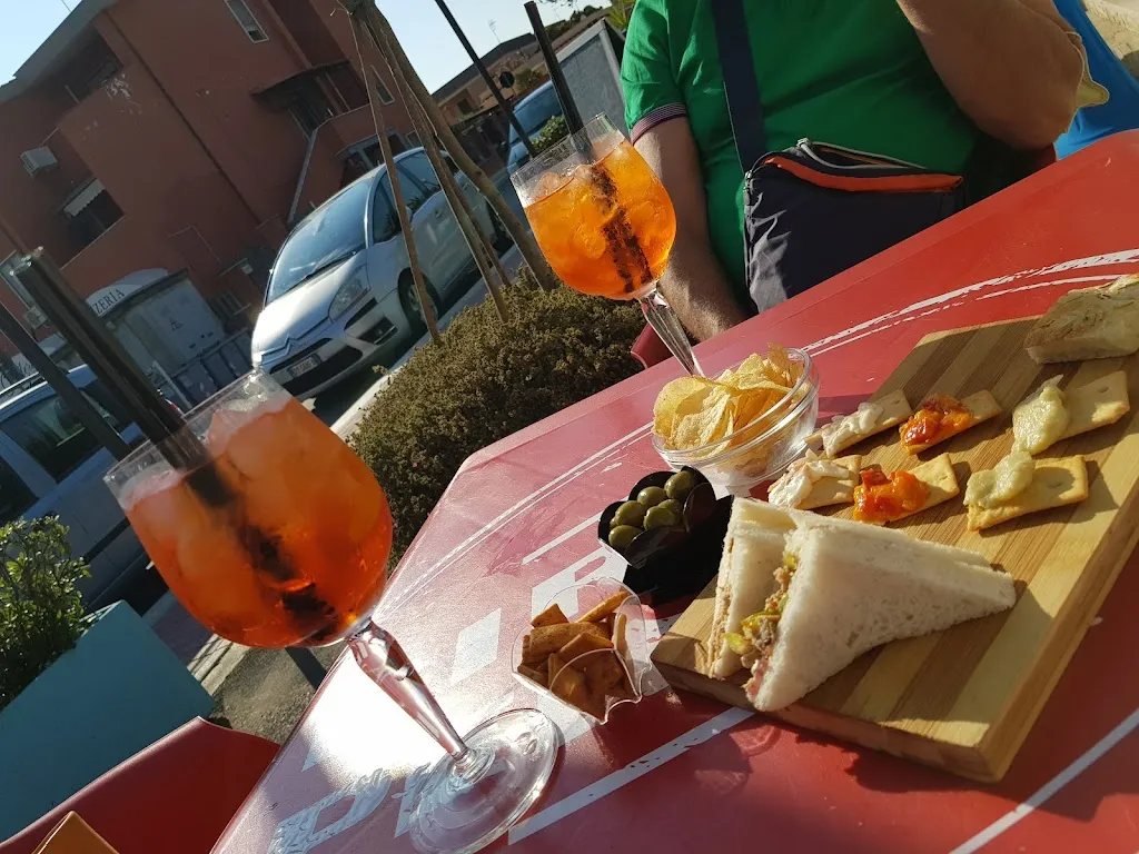 Laura A_Moby Dick Bar_Passoscuro_review