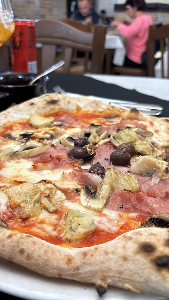 Catalina Buritica_Osteria pizzeria da joe's_Pignataro Interamna_review