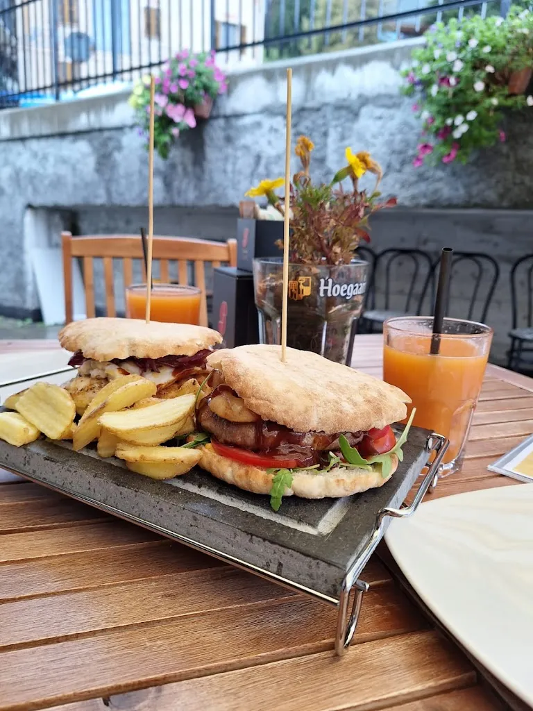 Menu_Luxe Burger Bar And Steakhouse_Brusson_image_6