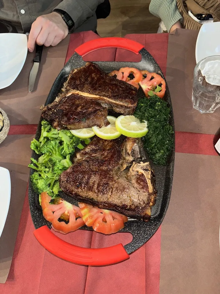 Lee Taylor_Luxe Burger Bar And Steakhouse_Brusson_review