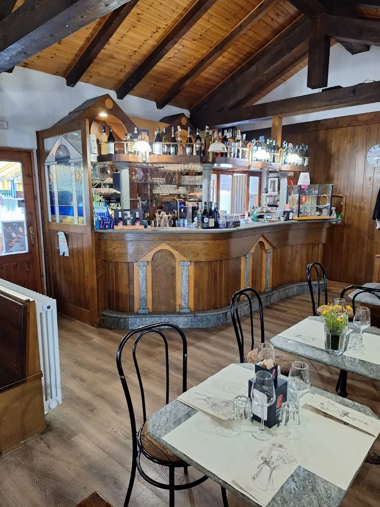 Luxe Burger Bar And Steakhouse restaurant in Brusson