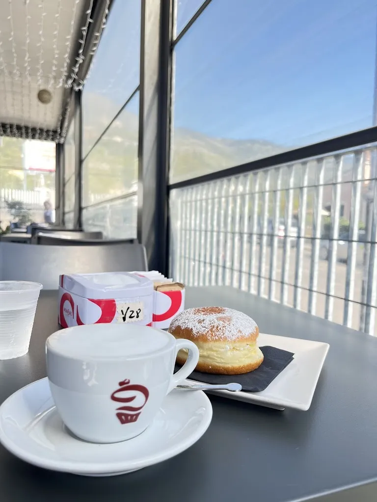 Mariam Tatanashvili_LOUNGE BAR DIEGO2000 APERICENA CENA ALTERNATIVE_Piedimonte San Germano_review