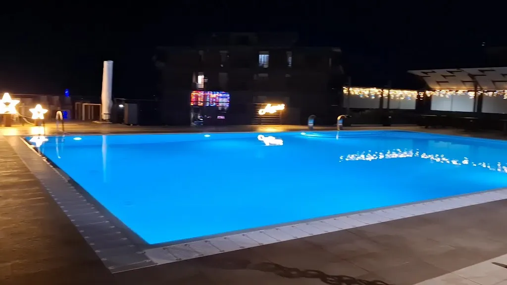 Lual Hotel restaurant in Pofi