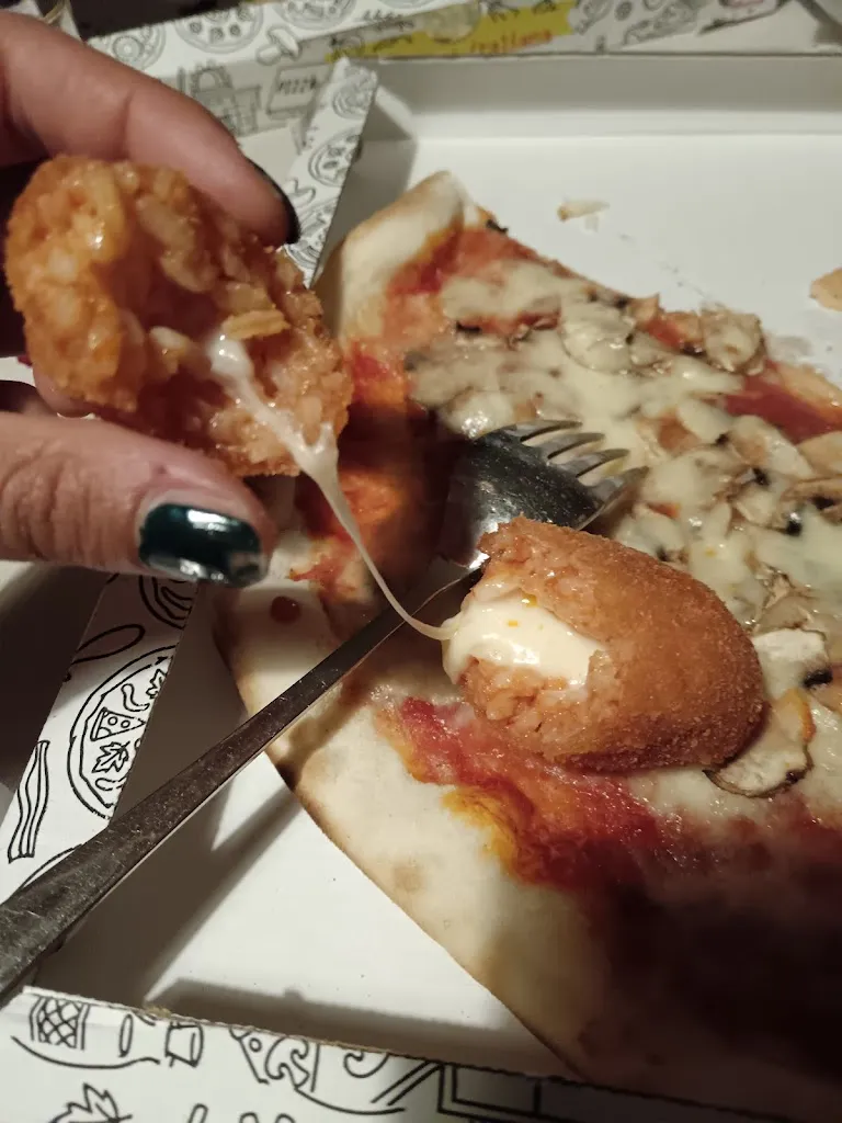 Sara Terzarede_Che Pizza!_Ponte Galeria-La Pisana_review