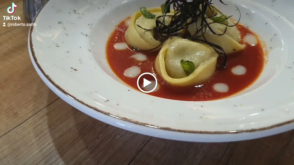 Arya_Pontecorvo_slider_image_2