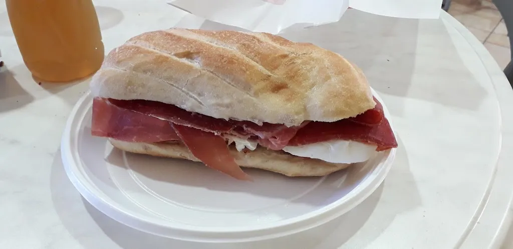 Natalino Longo_Bar Three Muskets_Prossedi_review