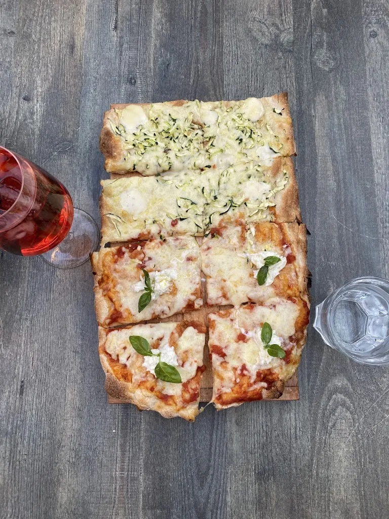 Julia Kessler_Pizza Re_Roviano_review