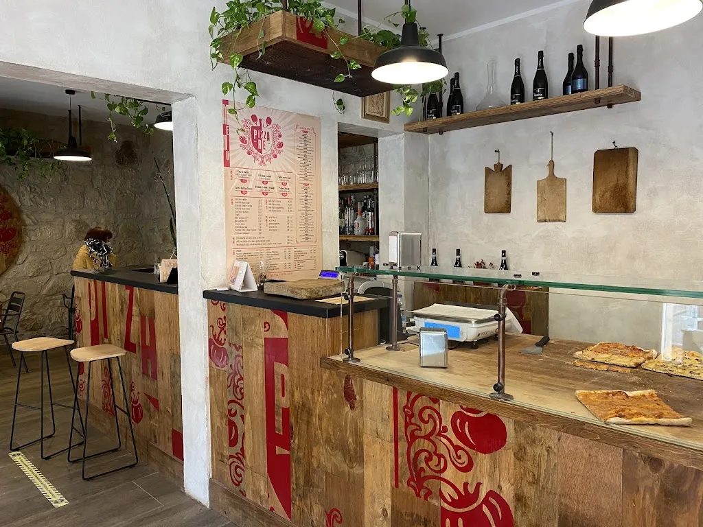 Pizza Re restaurant in Roviano