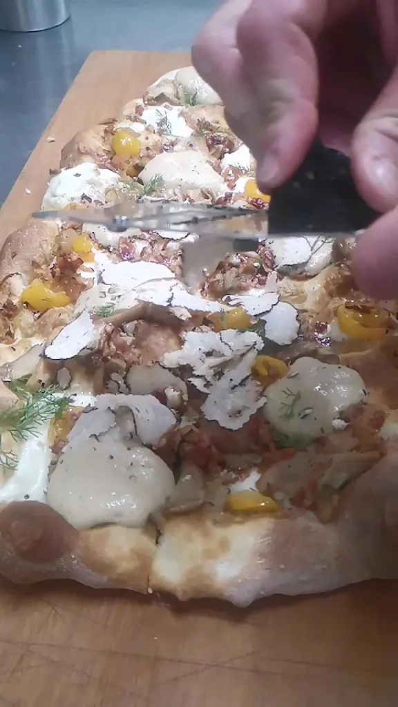 Pizza Re_Roviano_slider_image_2