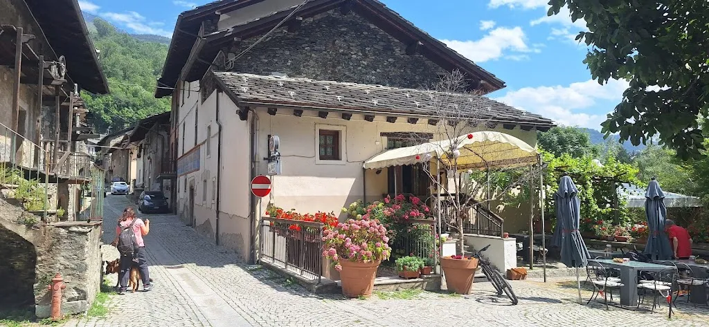 Csaba Nagy_Bar Drive In / Le Bourg chez Dedé_Champdepraz_recensione