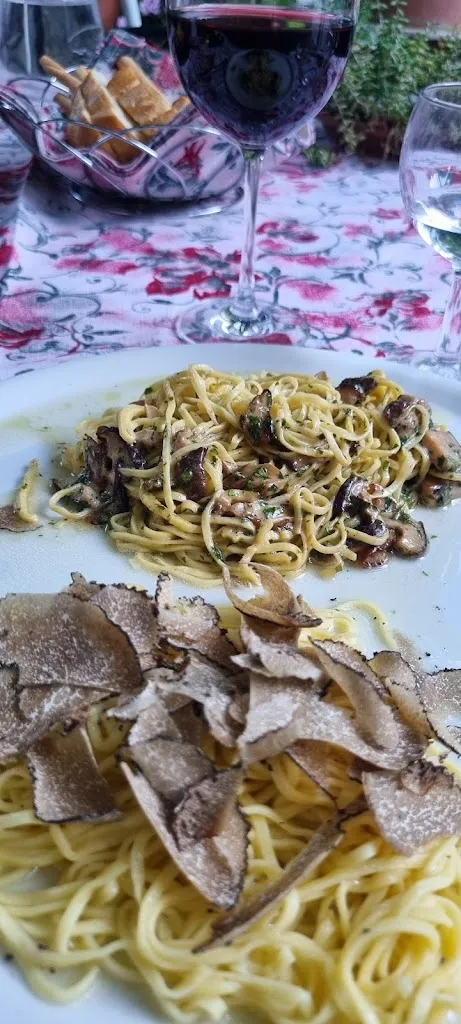 alon shifris_Bar Drive In / Le Bourg chez Dedé_Champdepraz_recensione