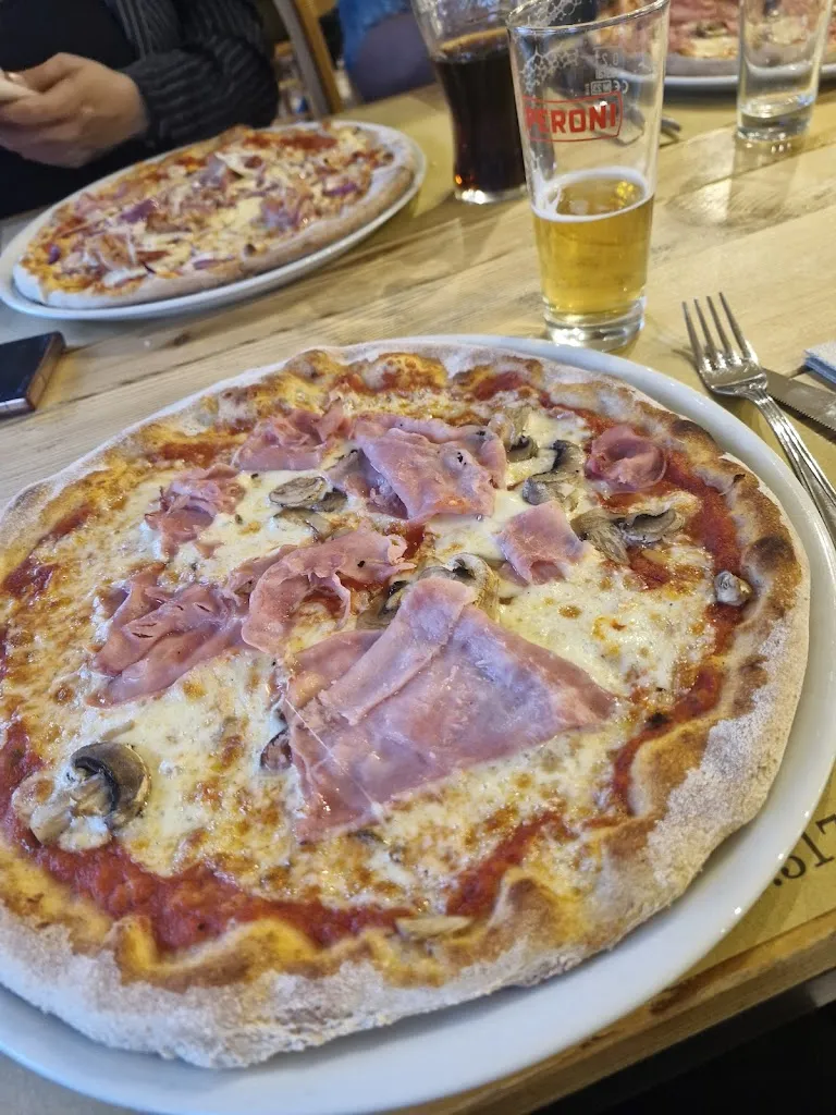 Pizzeria Millennium_Charvensod_slider_image_2