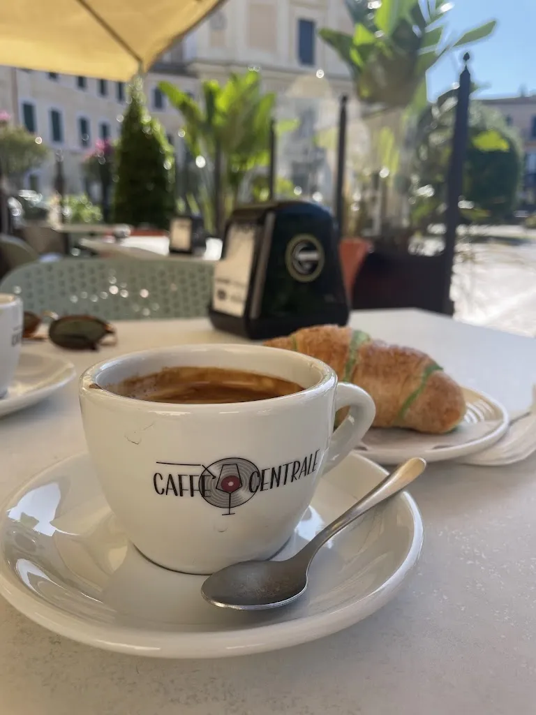 Megan Vendemia_Bar Centrale_San Lorenzo Nuovo_recensione