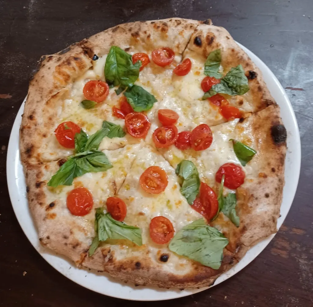 Piazzeria Il Portico restaurant in Sant'Ambrogio sul Garigliano