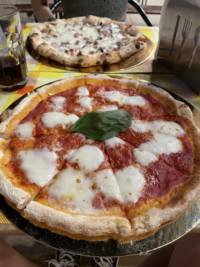 Wild-Fox Pizzeria di William Fielding restaurant in Sant'Ambrogio sul Garigliano