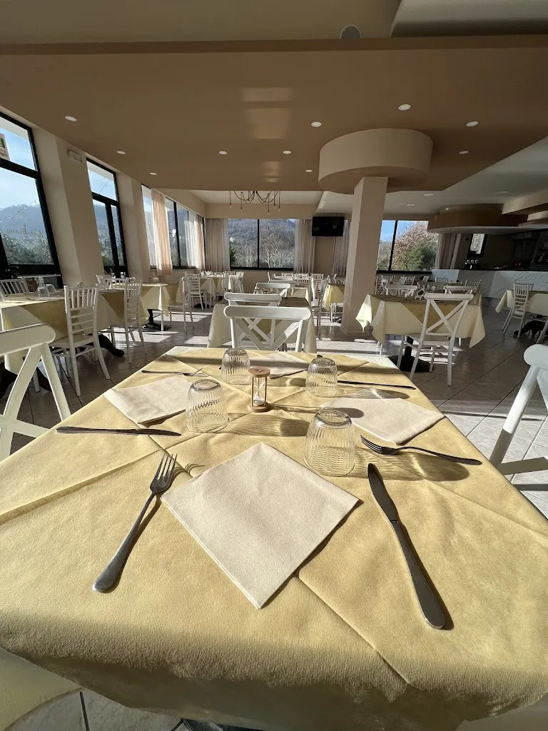 Osteria Pizzeria Tempo Fermo restaurant in Sant'Andrea del Garigliano