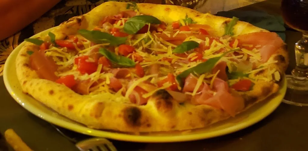 ellen mckenna_Malibu' Pizzeria And Restaurant_Santi Cosma e Damiano_review