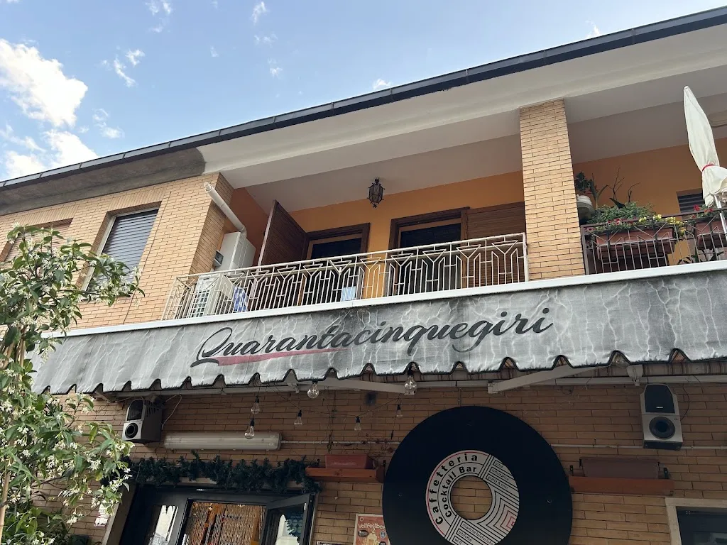 Joshua Davidson_Quarantacinquegiri_Santopadre_review