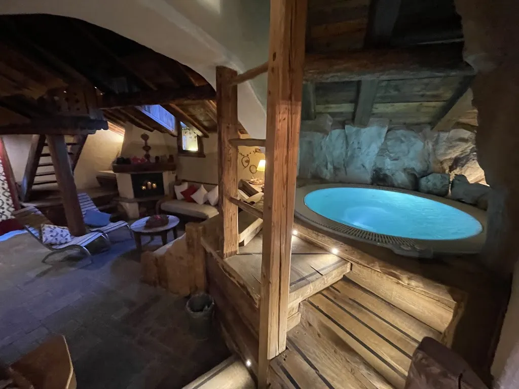 Peter Holmes _Hotel du Grand Paradis - 1899 Auberge Boutique_Cogne_review