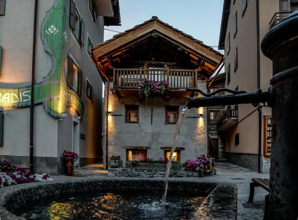 Hotel du Grand Paradis - 1899 Auberge Boutique restaurant in Cogne