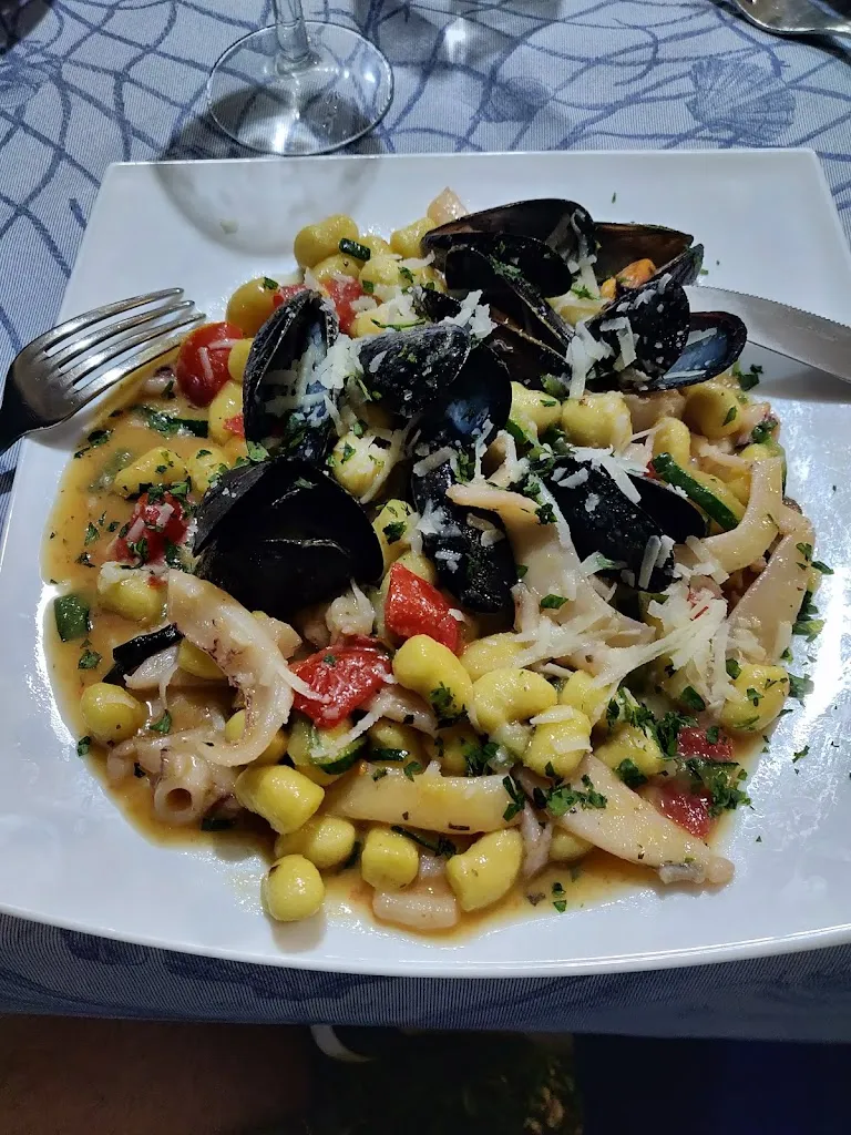 Povilas Charževskis_Mikonos_Santa Marinella_review