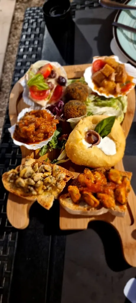 Magnus Falck-Pedersen_5/8 bistrot_Santa Marinella_review