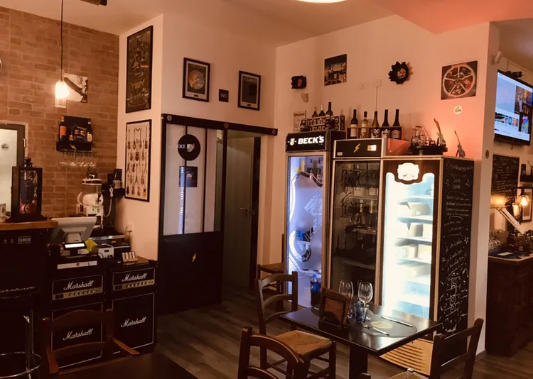 5/8 bistrot restaurant in Santa Marinella