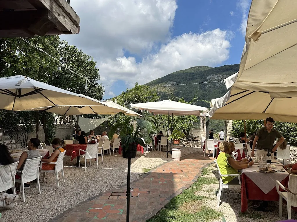 Trattoria da Elena restaurant in Sermoneta