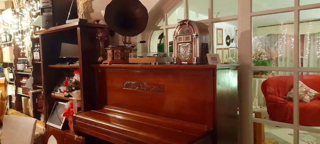 Mara Cascinari_Le Du' Casette_Serrone_review