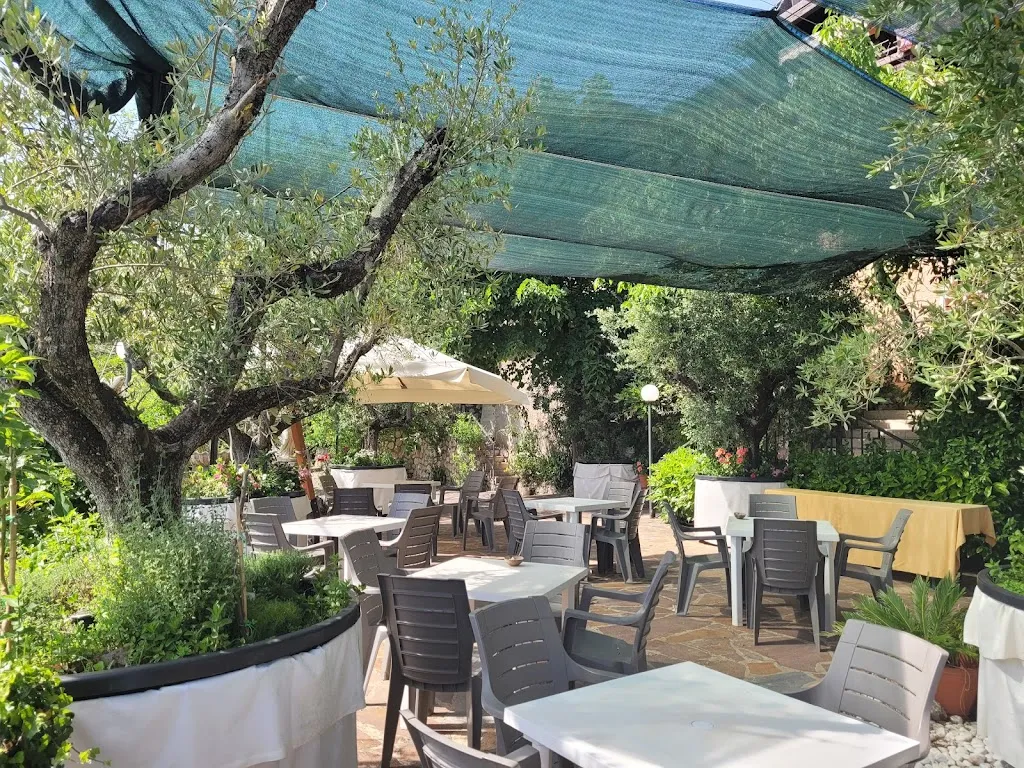 Le Du' Casette restaurant in Serrone