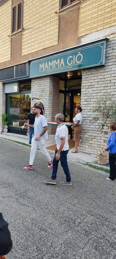 Pizzeria Mammagiò_Strangolagalli_slider_image_2