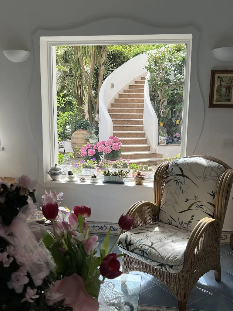 Linda Gann_Nautilus Lunch Restaurant Cocktails & Wine Bar_Sperlonga_review