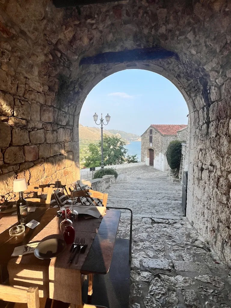 Jamie Emburey_Steakhouse Jazz_Sperlonga_review