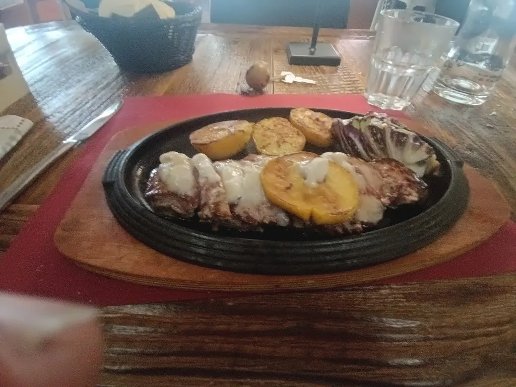 chris falzon_La Cave Des Amis_Chatillon_review