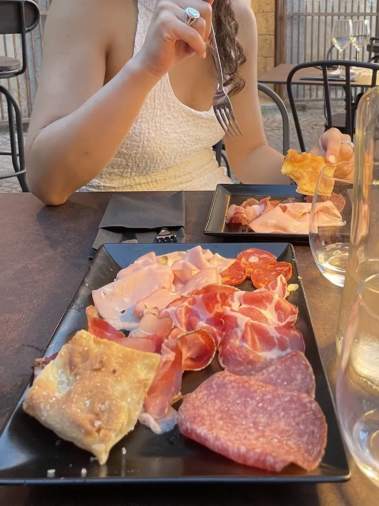 Bianca Maria Mititelu_JinTo Bistrot & EnoGintoneria_Sutri_review