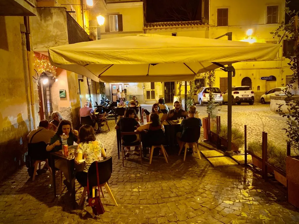 Pizzeria La fermata di Nina restaurant in Sutri