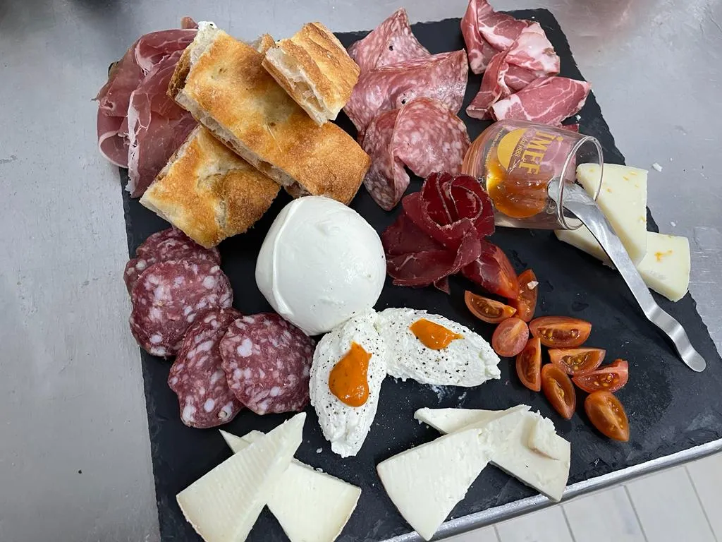 Flaro Bar_Sutri_slider_image_2