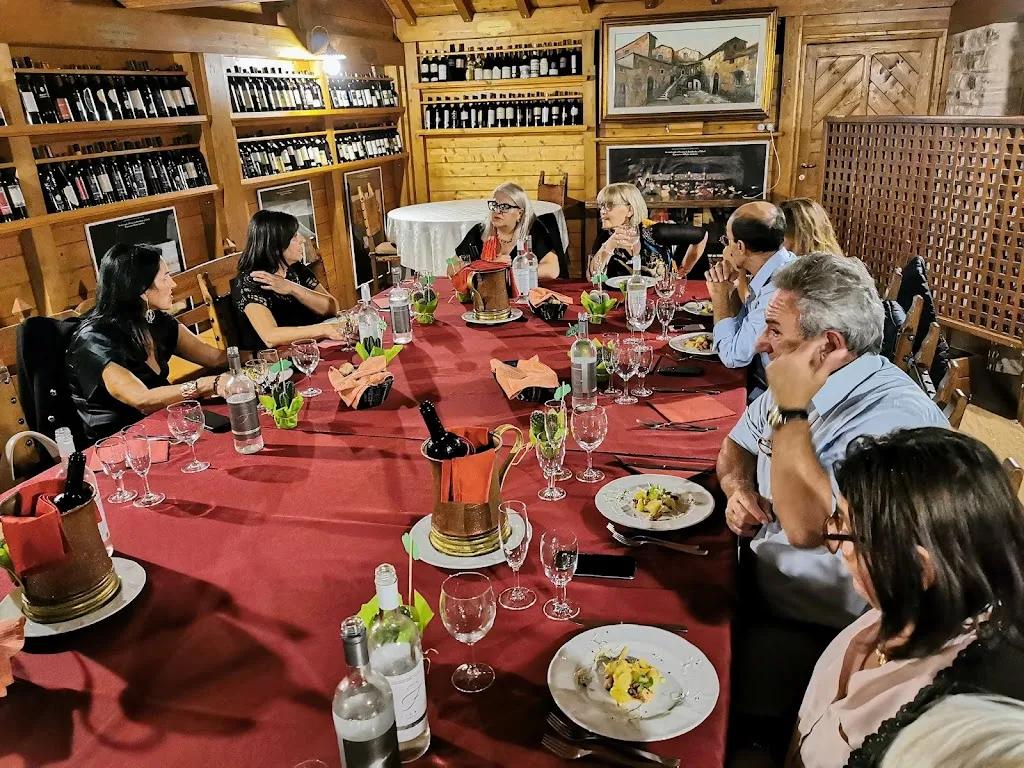 Chalet 80 Di Scardella Marco e Emiliano restaurant in Torre Caietani