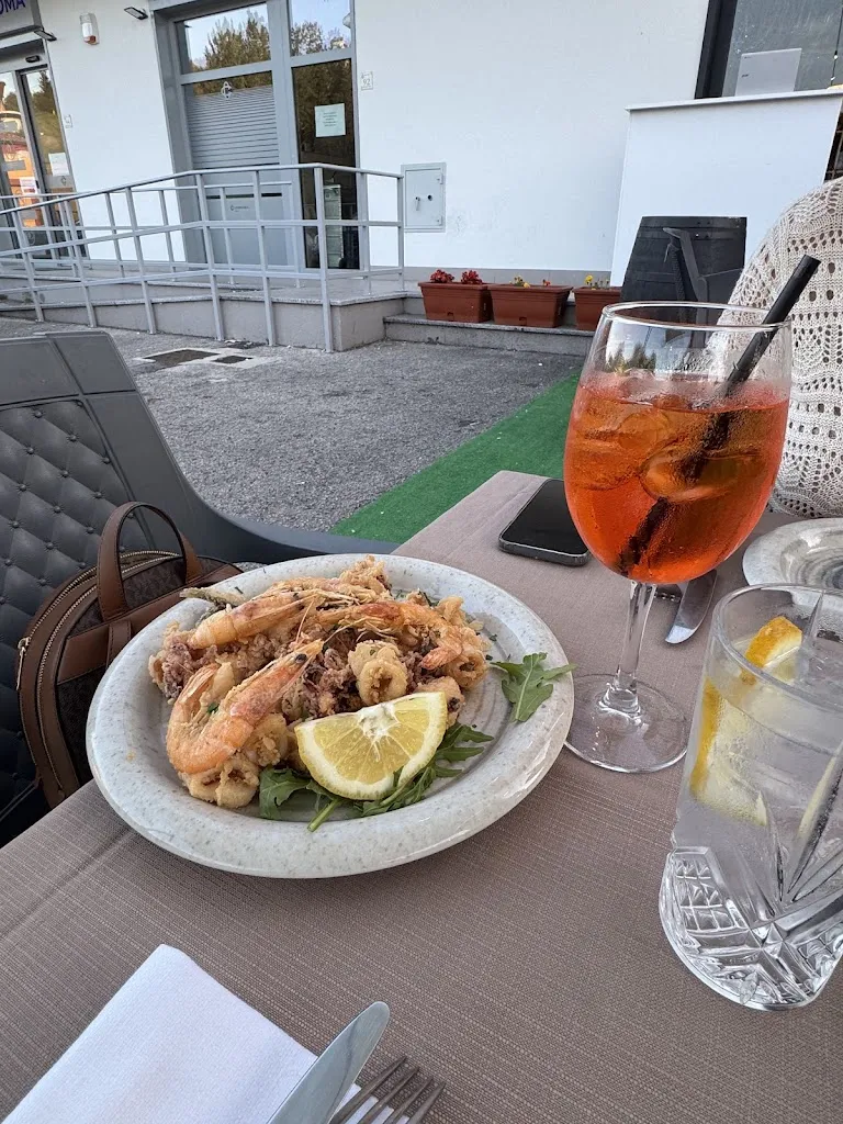 Mare Chiaro Bistrot restaurant in Torrice