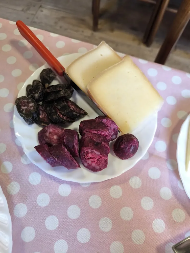 federica ferrai_Novallet Thuegaz Anna Maria_Emarese_recensione